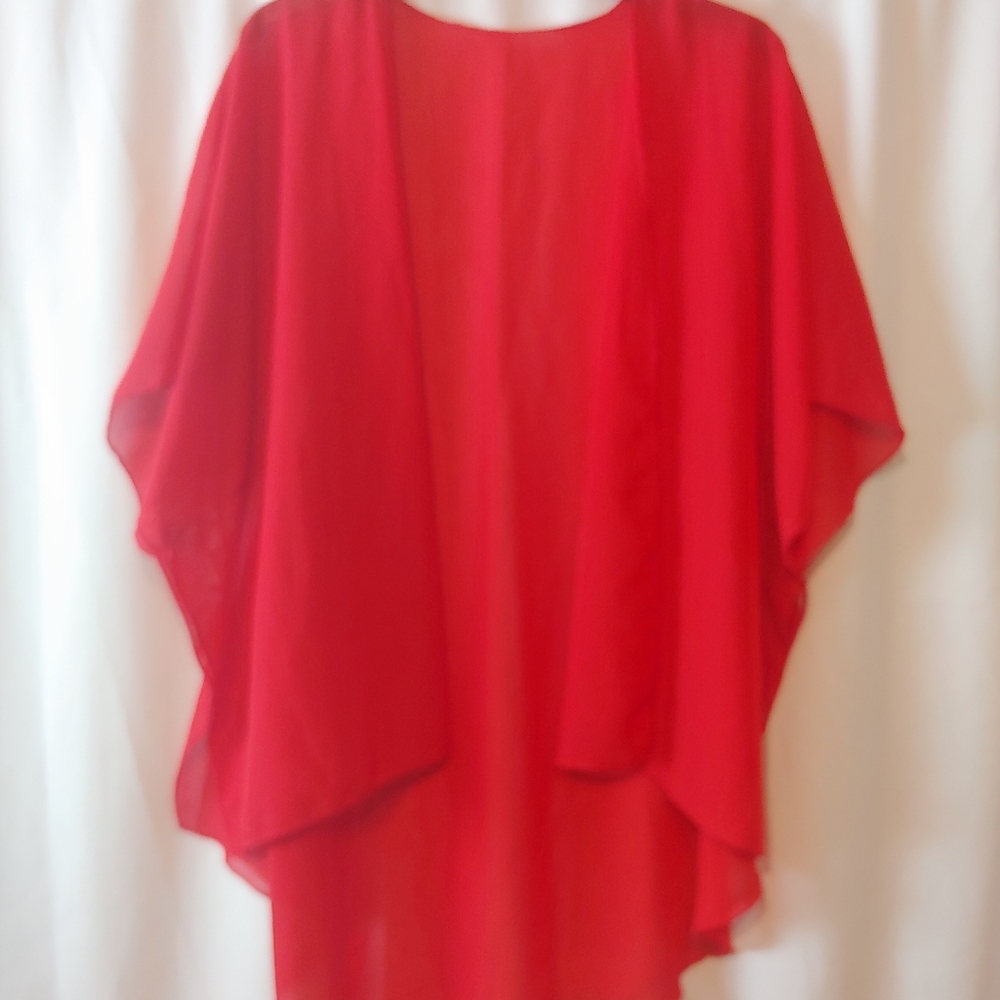 Red Cape - Picture 4 of 9